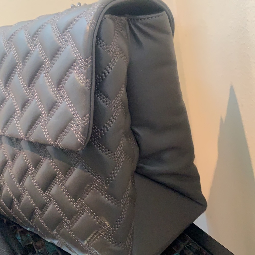 Kurt Geiger London Kensington Drench Quilted XXL Shoulder Bag - Picture 11 of 15